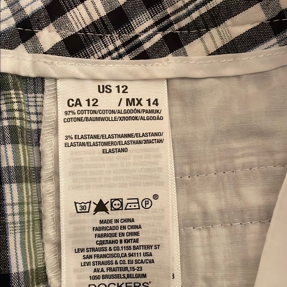 Dockers Flat Front Black and Green Shorts for Casual Wear - Picture 4 of 5